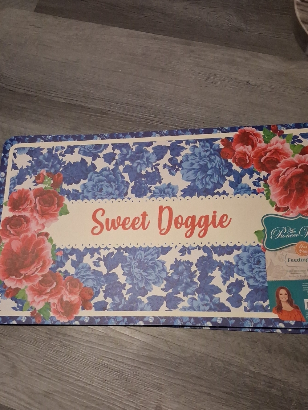 BNWT Pioneer Woman Sweet Doggie food mat